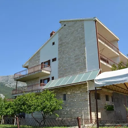 Dvori