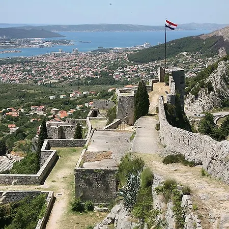 Dvori Klis